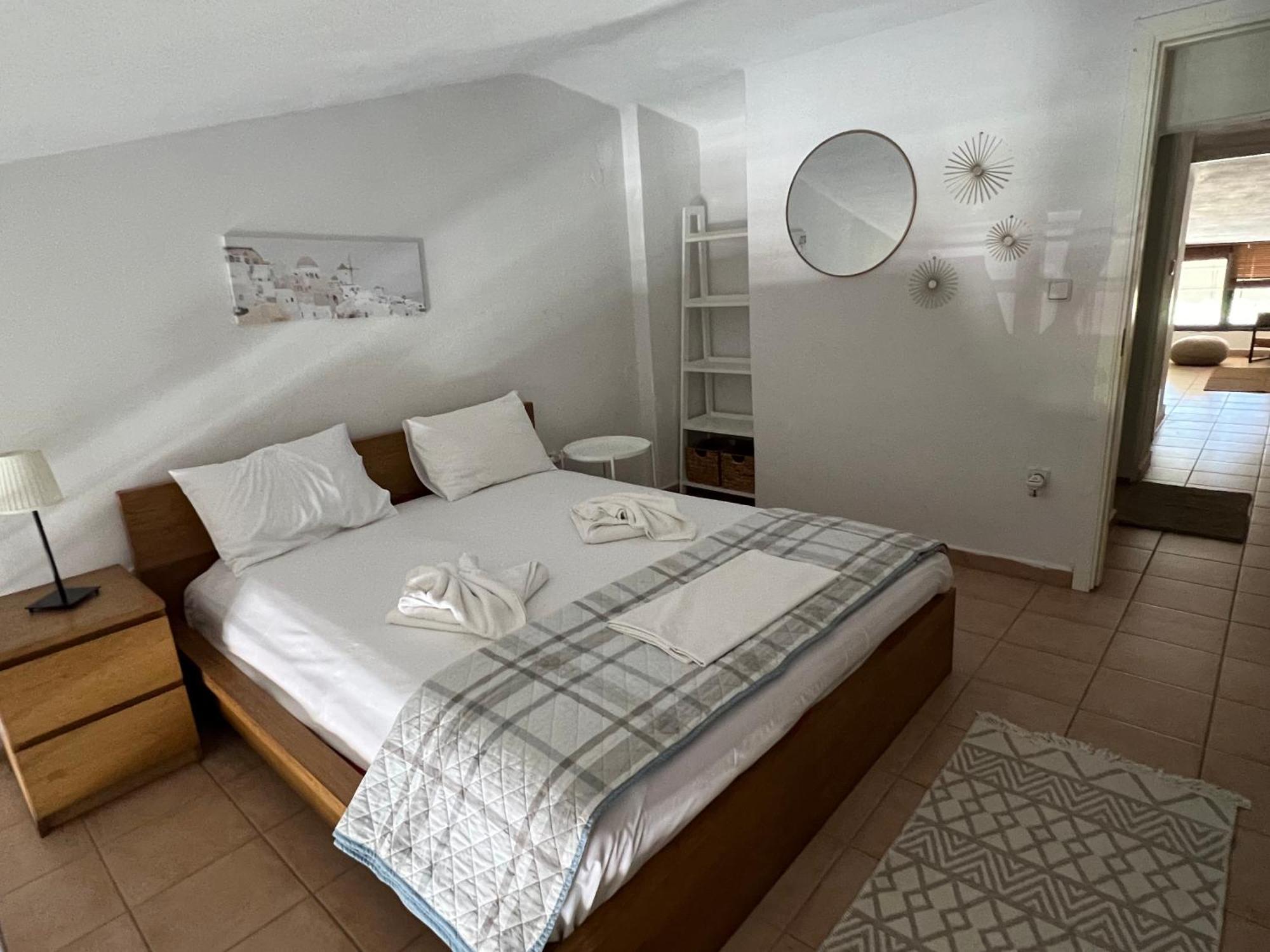 Two-Storey Beachfront Maisonette Тороні Екстер'єр фото