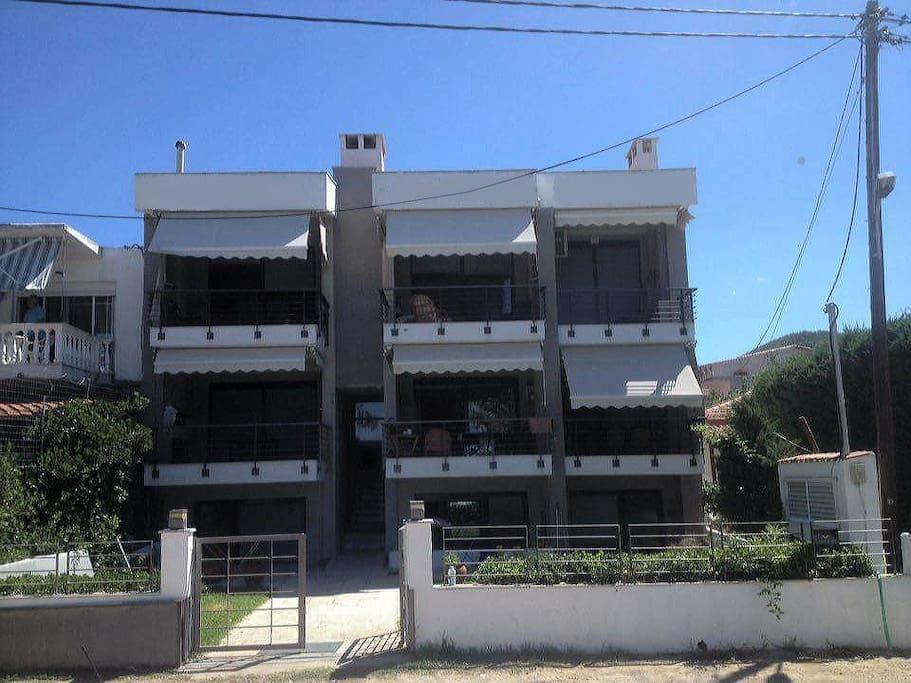 Two-Storey Beachfront Maisonette Тороні Екстер'єр фото